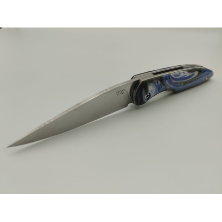Couteau 2 Clous 14C28N - Plaquettes Résine nuances de bleu - Artisanat Français