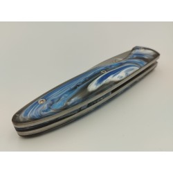 Couteau 2 Clous 14C28N - Plaquettes Résine nuances de bleu - Artisanat Français