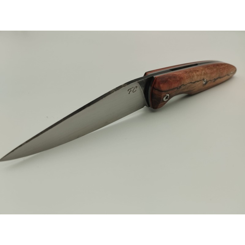 Couteau 2 clous 80CRV2 - Plaquettes Hêtre stabilisé rouge - Artisanat Français